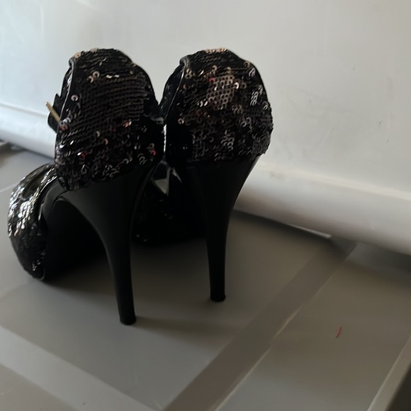 ⭐️ Bogo ⭐️ Guess Sz 6.5 sequins platform high heels shoes - Picture 6 of 15